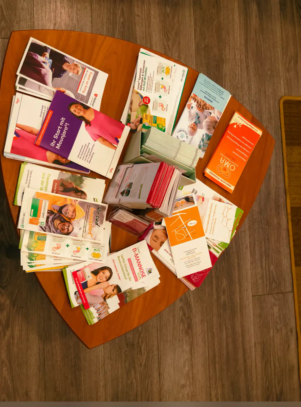 Wartezimmer mit komfortabler Ausstattung – Praxis Am Salzmarkt, Osnabrück – Foto 11 von 15