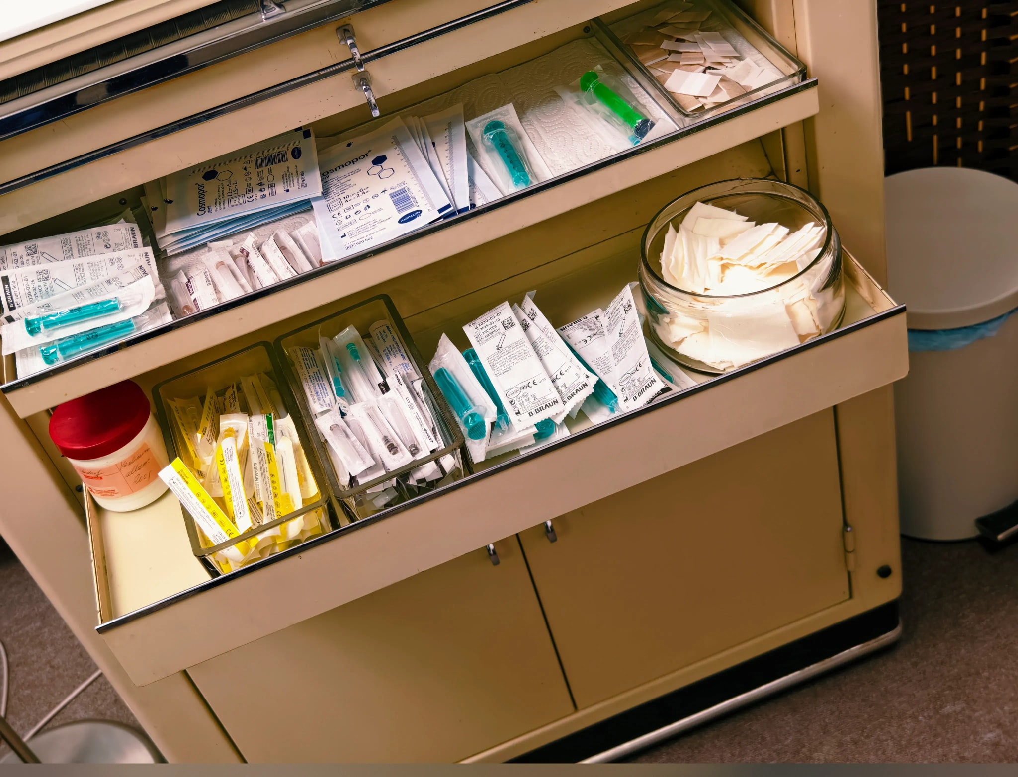 Praxis Am Salzmarkt – Sprechzimmer 1 – Sprechzimmer für Patientengespräche – Foto 8 von 29 – Osnabrück