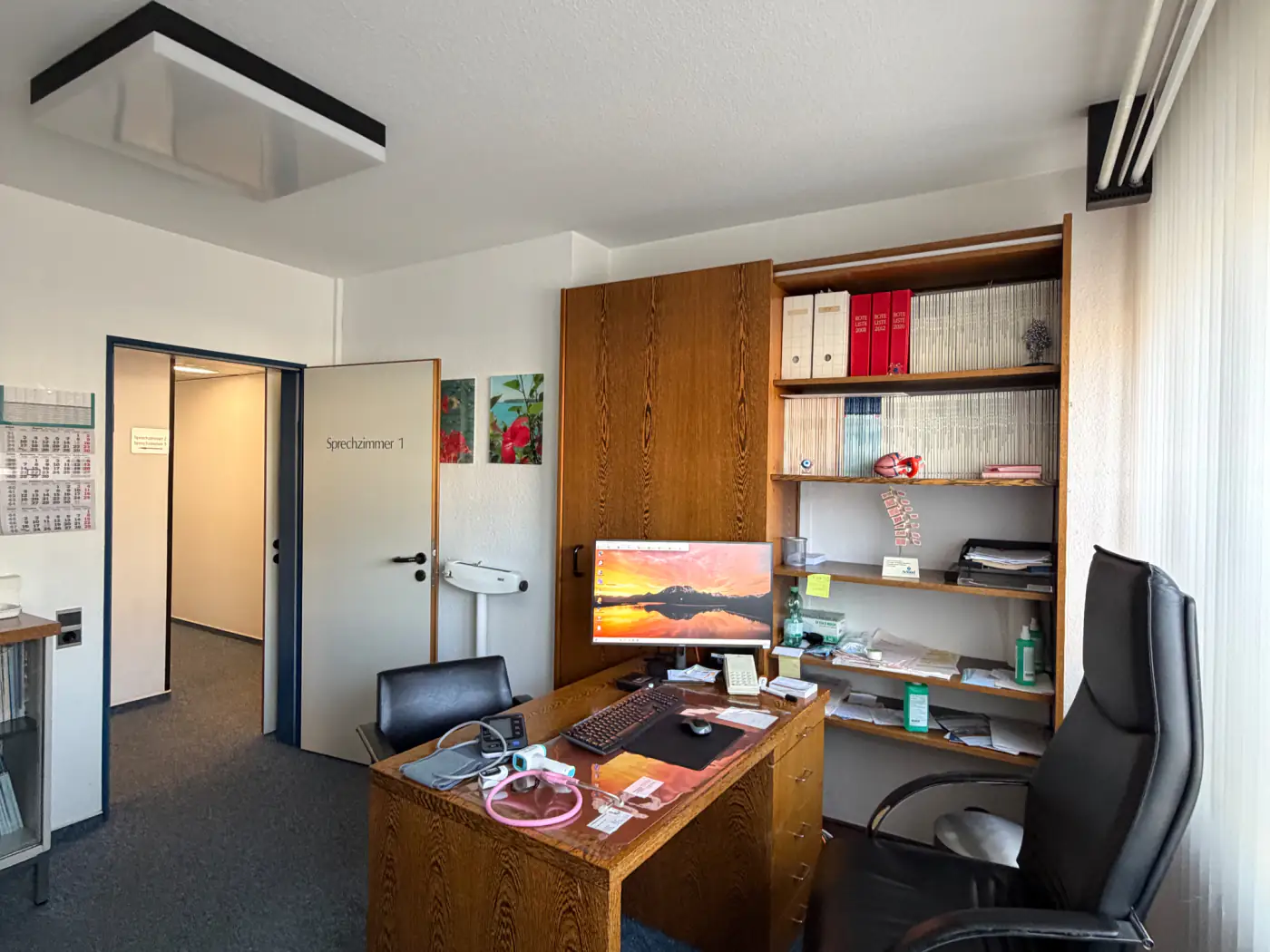 Sprechzimmer für Untersuchung und Beratung – Praxis Johannisstraße, Osnabrück – Foto 1 von 2