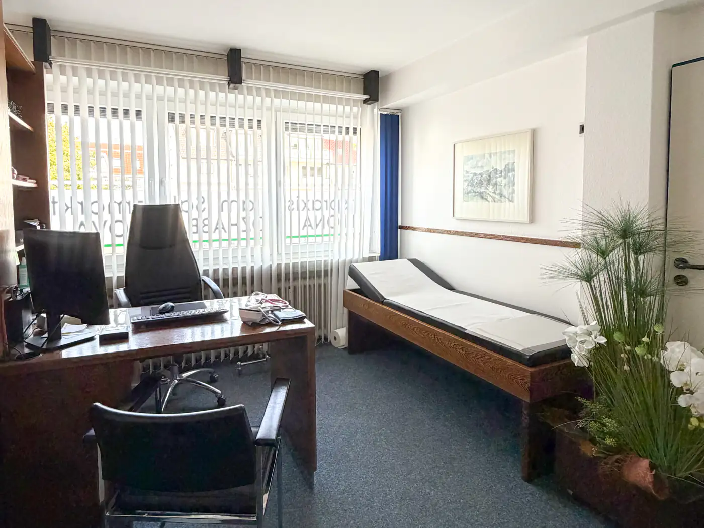 Sprechzimmer für Untersuchung und Beratung – Praxis Johannisstraße, Osnabrück – Foto 1 von 2